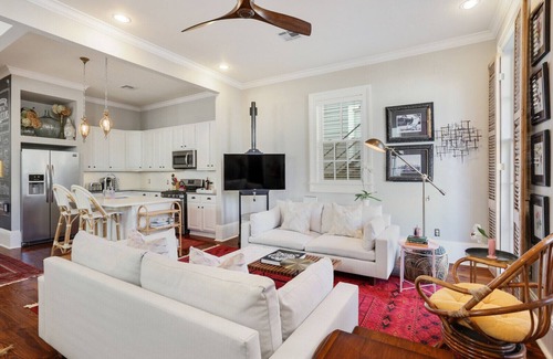 Bayou St. John House | The Red Bayou House, walk to City Park and Jazzfest, mins to the French Quarter