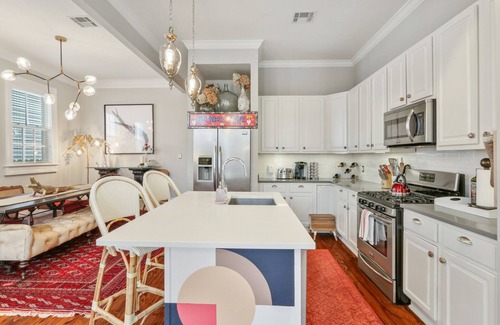 Bayou St. John House | The Red Bayou House, walk to City Park and Jazzfest, mins to the French Quarter