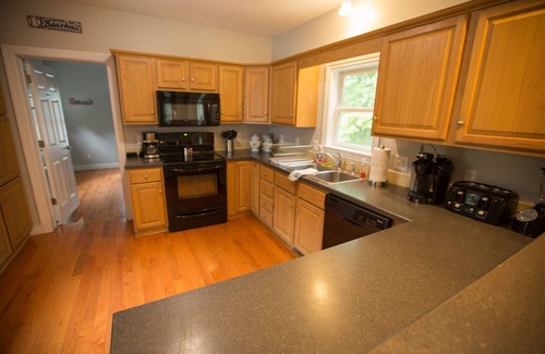 Cooperstown House | THE RED DOOR LODGE IInHUGE-Sleep 20 Heated PoolnNear Dreams Park & Ommegang brew
