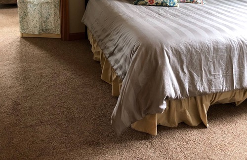 Nauvoo Apartment | The Red Front Suite - Sleeps 15