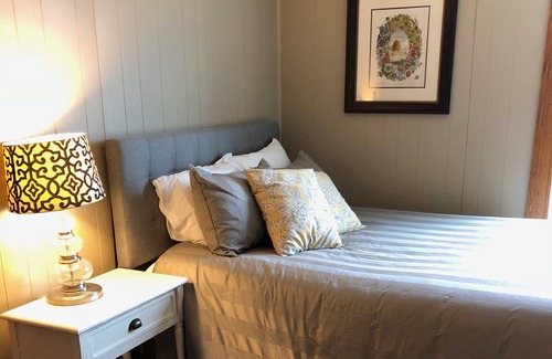 Nauvoo Apartment | The Red Front Suite - Sleeps 15