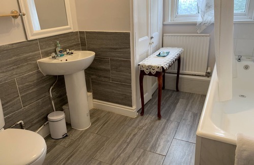 Grantham House | The Red House Guest House
