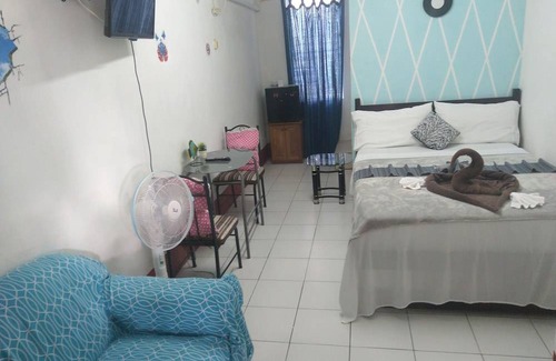 Bella Vista Hotel | The Red Hut Inn