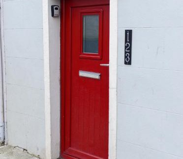Galway City Centre Apartment | The RED KEEP Fab Location - Two Bed - Two Bathrooms -Townhouse