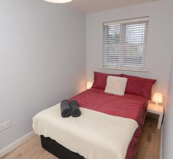 Galway City Centre Apartment | The RED KEEP Fab Location - Two Bed - Two Bathrooms -Townhouse