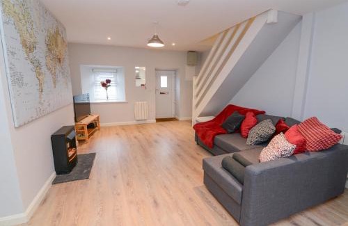 Galway City Centre Apartment | The RED KEEP Fab Location - Two Bed - Two Bathrooms -Townhouse
