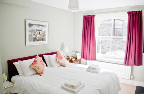 Knighton House | The Red Lion