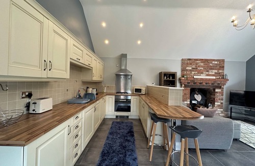 Woodborough House | The Red Lodge Annexe nOne bedroom rental with private hot tub.