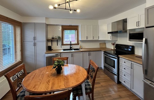 Lac-Superieur Apartment | The Red Lodge - Peaceful one bedroom condo with spa