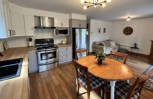 Lac-Superieur Apartment | The Red Lodge - Peaceful one bedroom condo with spa