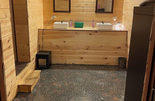 Wallingford House | The Red Lodge! Pet Friendly!
