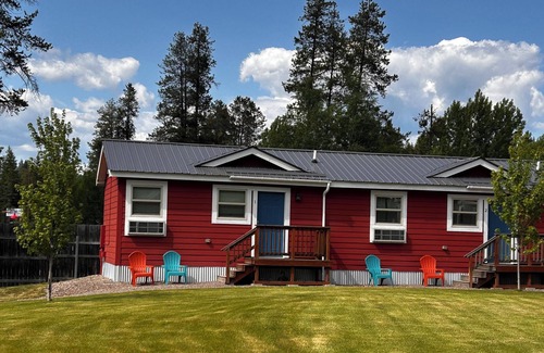 Coram Apartment | The Red Station by Glacier - Apartment #3 with AC and laundry