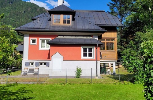 Bad Gastein Ski Chalet | The red vacation home - Schnuck, Villa