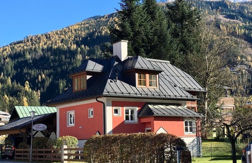 Bad Gastein Ski Chalet | The red vacation home - Schnuck, Villa