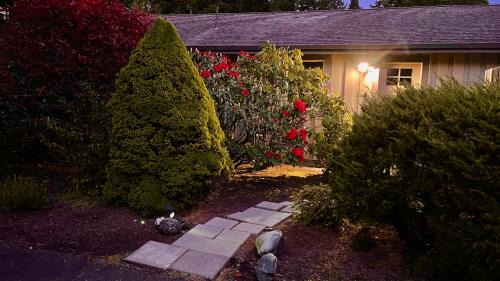 Langlois House | The Redwood Guesthouse at the Floras Lake Getaway