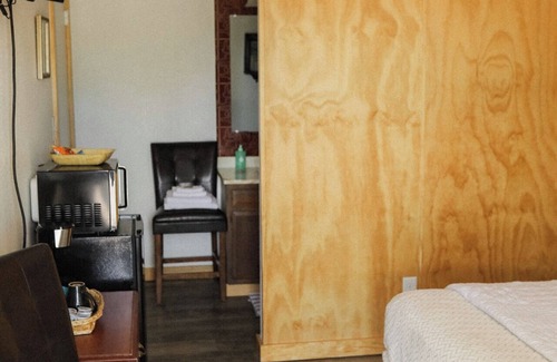 Owanka Hotel | The Redwood Motel