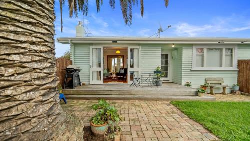 Mount Maunganui House | The Remodelling Room - Mount Maunganui Cottage