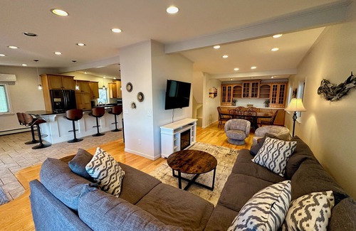 Standish Cottage | The Renaissance - Majestic Sebago Lake panorama