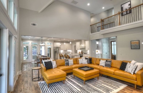 Clarkesville House | The Reserve | 5 BR Mtn Retreat w/Outdoor Great Room, Mins From Helen and Sautee