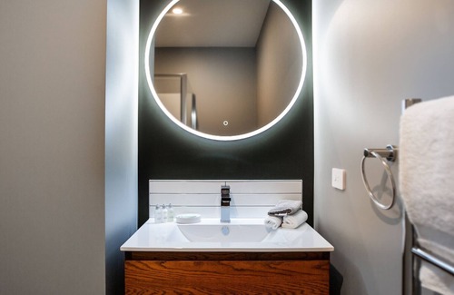 Fitzroy Apartment | The Residence Apartment 4 50 Sky