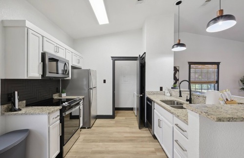 Graford House | The Retreat 10: Moonlight Ridge | Pet Friendly