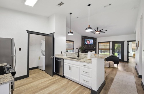 Graford House | The Retreat 10: Moonlight Ridge | Pet Friendly