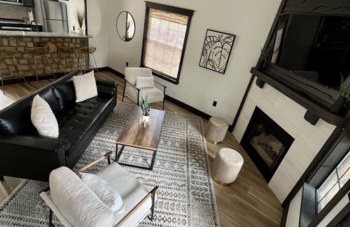 Graford House | The Retreat 19: Cozy Cabin