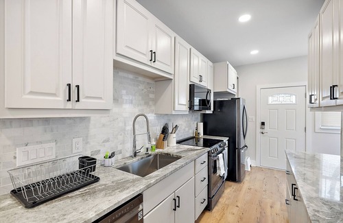 Detroit Apartment | The Retreat At The Park. 2 BDR-Lower Unit