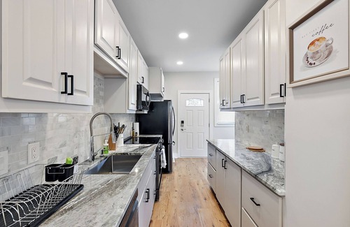 Detroit Apartment | The Retreat At The Park. 2 BDR-Lower Unit
