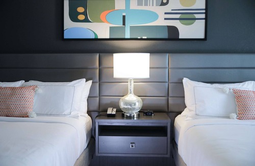 West Des Moines Hotel | The Rewind West Des Moines, Tapestry Collection by Hilton