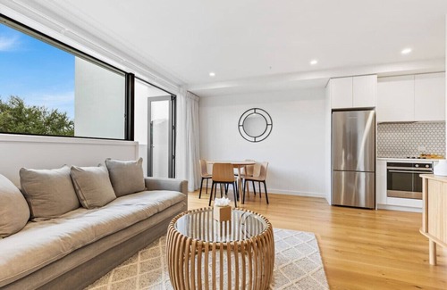 Mission Bay Apartment | The Ridge Apartment near Beaches with Parking