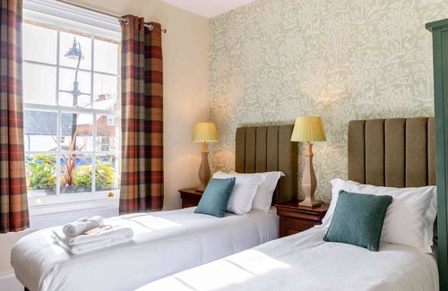 Cranleigh Hotel | The Richard Onslow