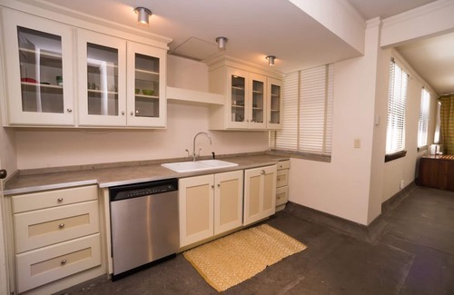 Crossroads Arts District Condo | The Rieger Hotel
