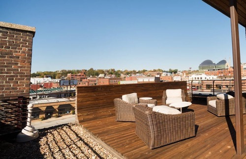 Crossroads Arts District Condo | The Rieger Hotel
