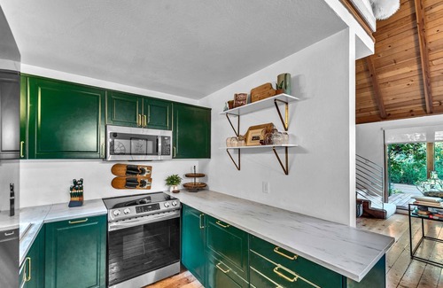 Sunnyside Ski Chalet | The Rigi Chalet | HOA Beach Access/Close to town!