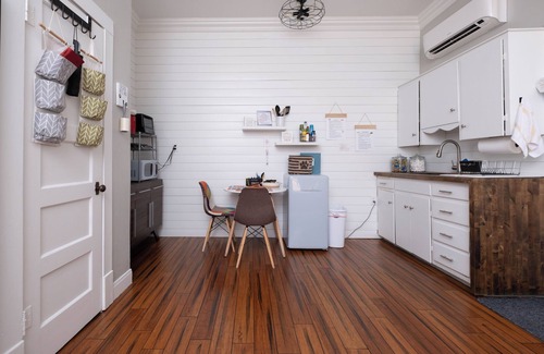Amarillo House | The Riley. Retro charm in the Heart of DT Amarillo. Near I-40 & Historic Rt 66
