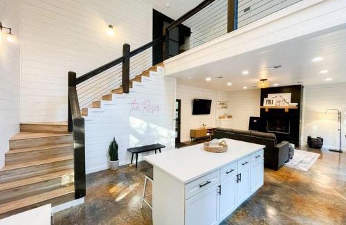 Broken Bow House | the RISER - BRAND NEW Modern Cabin in Broken Bow