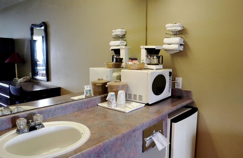 Whitecourt Hotel | The Ritz Cafe and Motor Inn