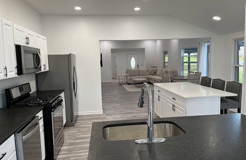 Tahlequah House | The Ritzy Villa! Walking distance to downtown!