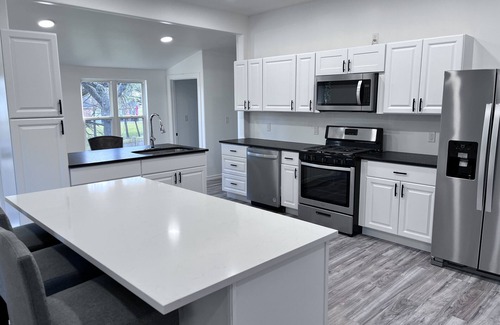 Tahlequah House | The Ritzy Villa! Walking distance to downtown!