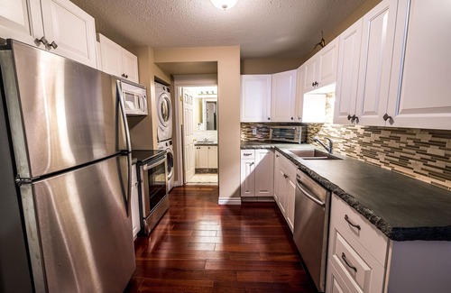 Drumheller House | The River Blossom Suite