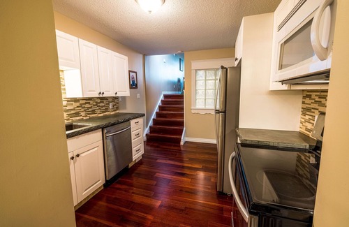 Drumheller House | The River Blossom Suite