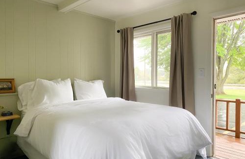 Algoma Hotel | The River Hills Motel - Algoma, WI - Near Door County