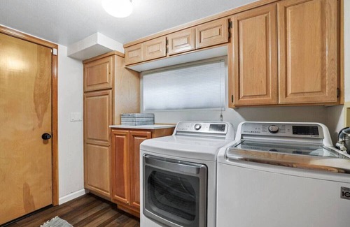 North Upper Truckee Cabin | The River Rock House | Deck-BBQ-Trails | Sleeps 6