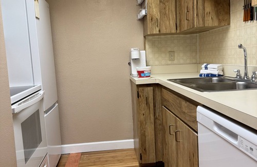 Dunnellon Apartment | The River Studio Condo-Hot tub, Pool, River access with Boat Slip!