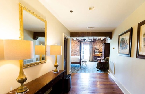 Natchez Hotel | The River Walk Inn - Room 802