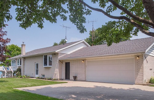 Sombra House | The River Wray - Riverfront Home with Private Dock