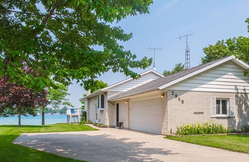 Sombra House | The River Wray - Riverfront Home with Private Dock
