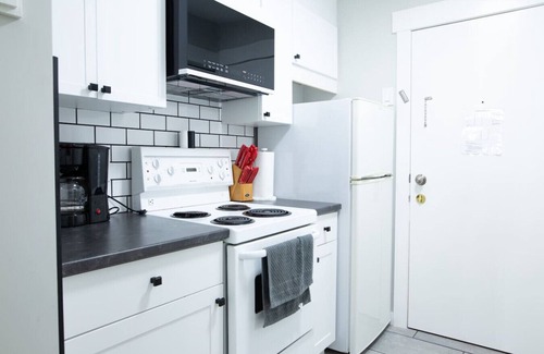 Harrison Hot Springs Apartment | The Riverbend | Modern Studio @ Harrison Lake