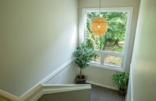 Harrison Hot Springs Apartment | The Riverbend | Modern Studio @ Harrison Lake